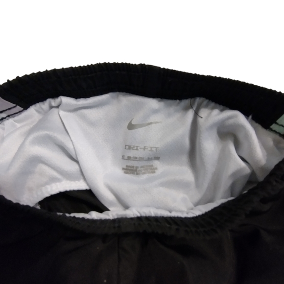 EUC Nike black DriFit gym shorts with liner Size 4-6 years - athletic multicolor - Picture 4 of 6
